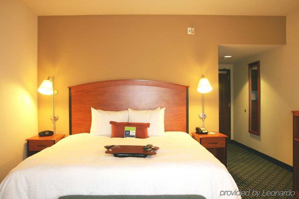 Фото Hampton Inn & Suites Lancaster