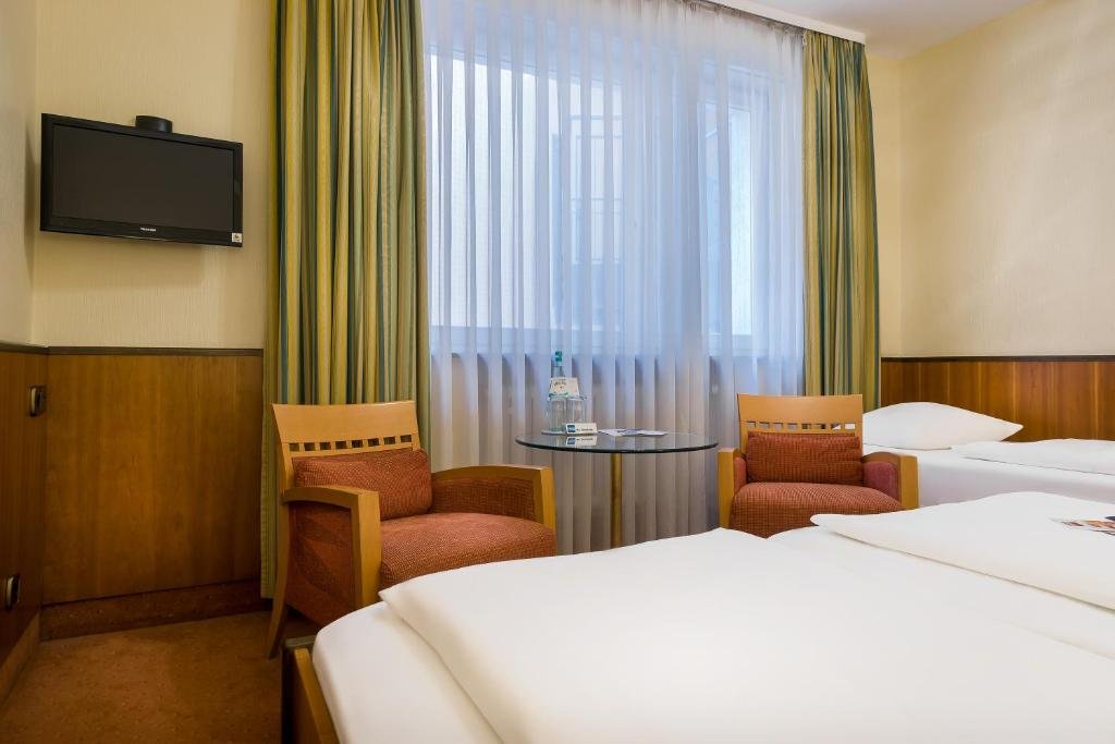 Фото Hotel Rieker Stuttgart Hauptbahnhof