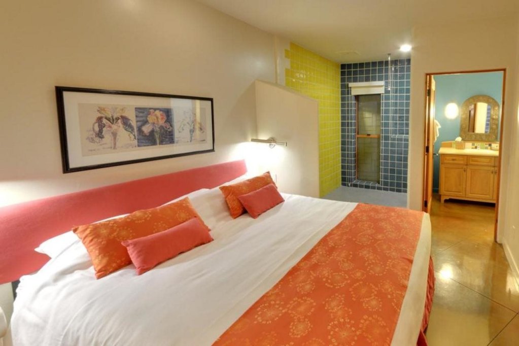 Фото Embarc Palm Desert