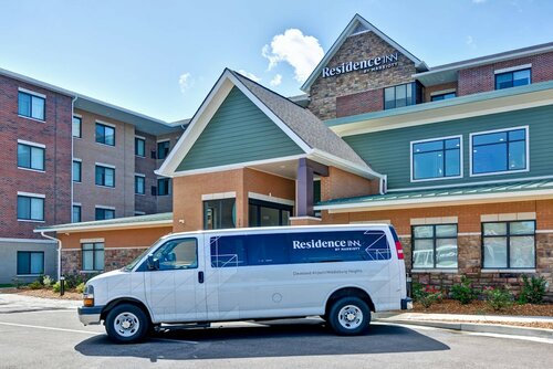 Гостиница Residence Inn by Marriott Cleveland Airport/Middleburg Heights