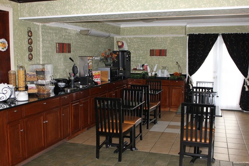 Фото Quarters Inn & Suites