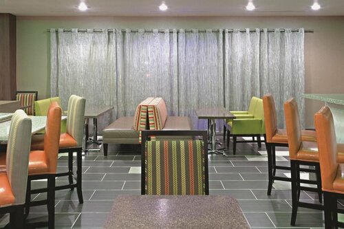 Гостиница La Quinta Inn & Suites by Wyndham Paducah