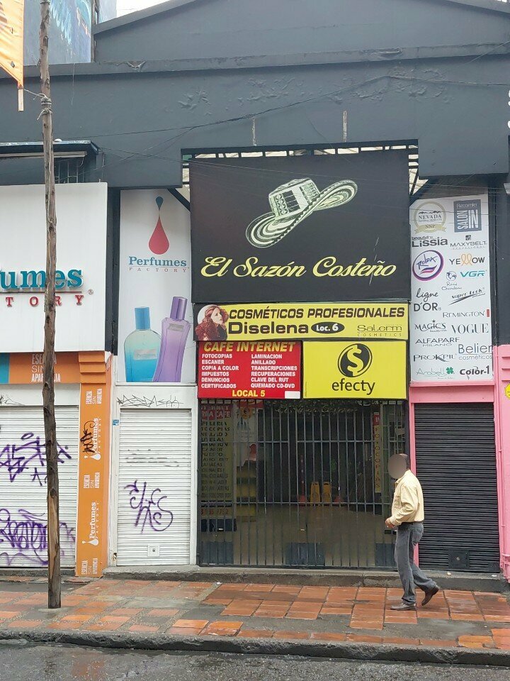 Perfume and cosmetics shop Diselena, Bogota, photo