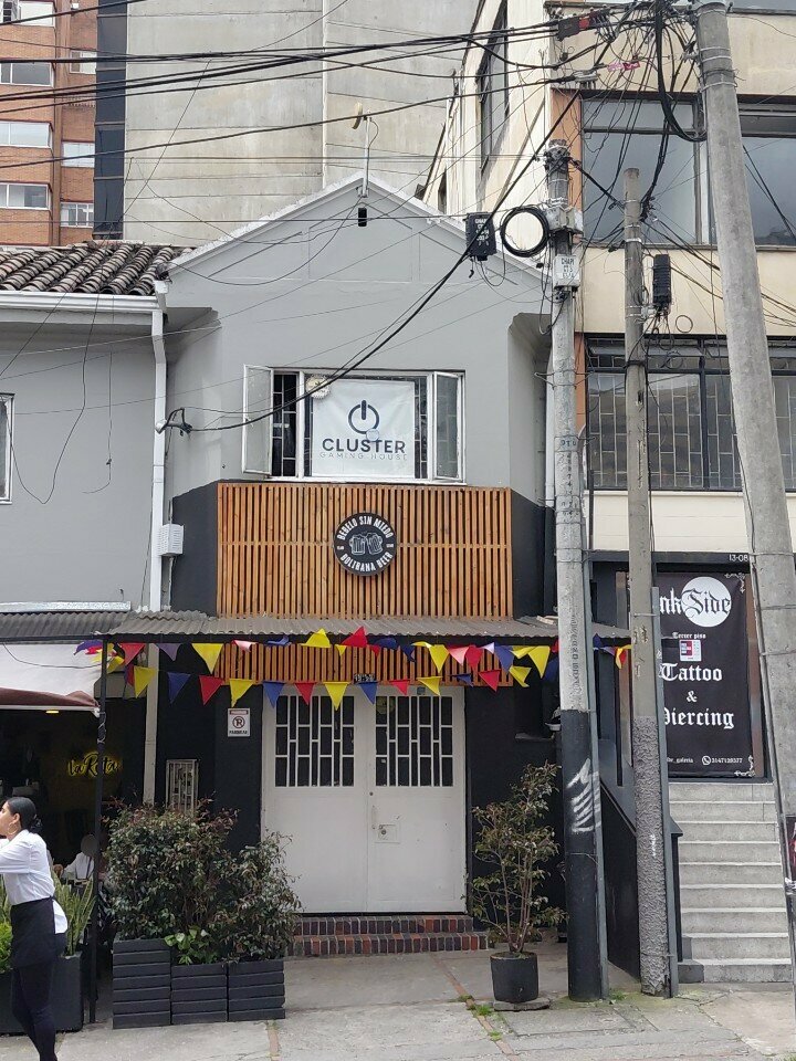 Computer club Cluster gaiming house, Bogota, photo