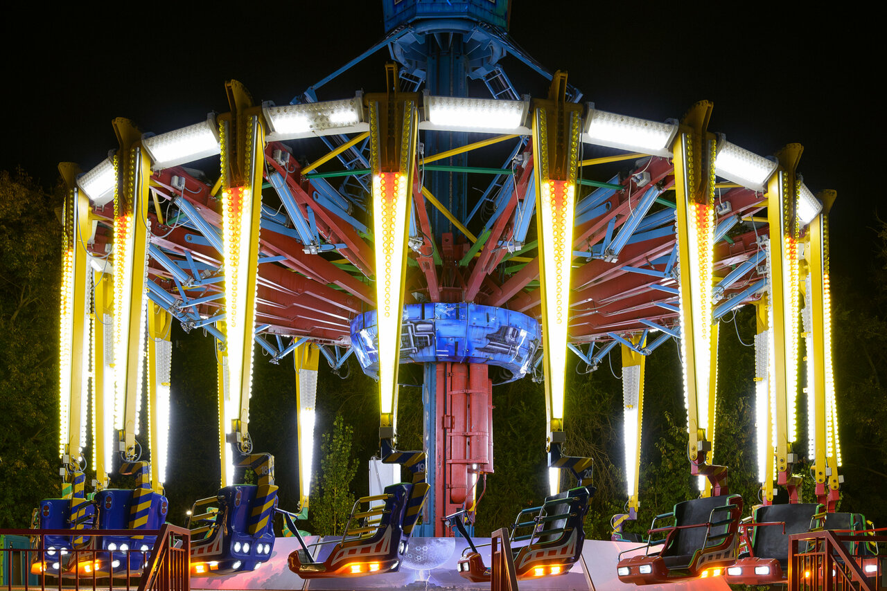 «Где можно прокатиться на аттракционах в Оренбурге: 9 мест» фото материала