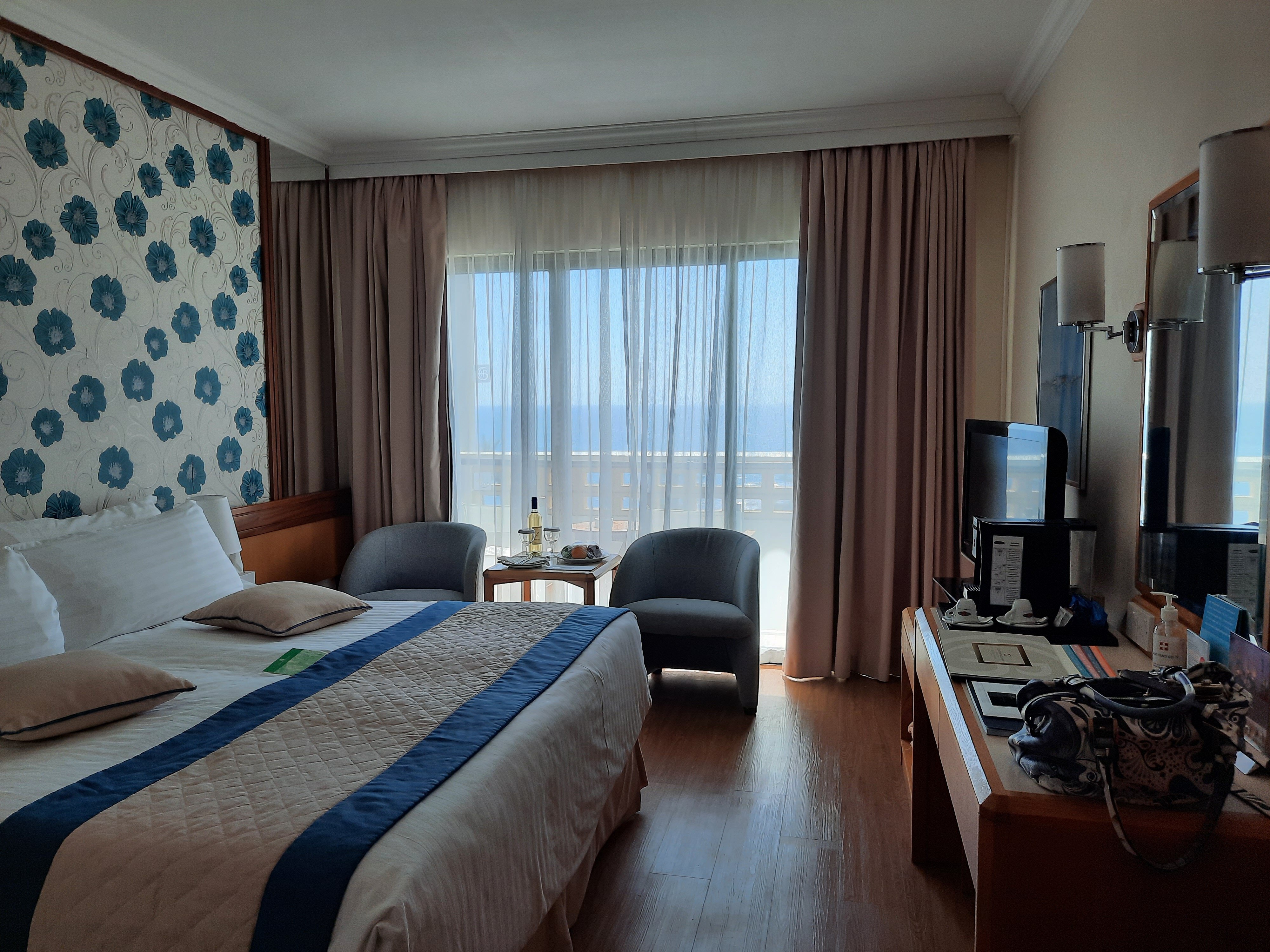 Фото Constantinou Bros Athena Royal Beach Hotel