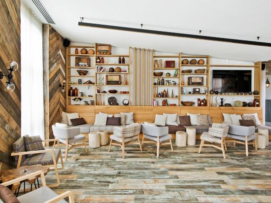 Фото Urban Lodge Hotel