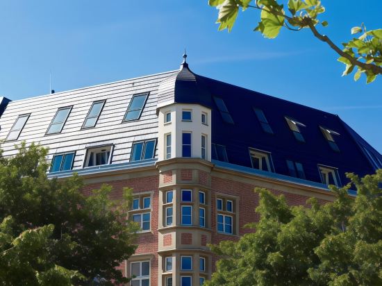 Фото The Red Apartments