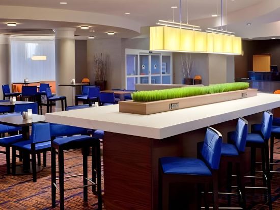 Фото Courtyard by Marriott Toronto Markham