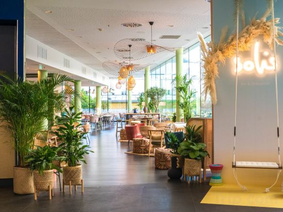 Фото Renaissance Paris Arc de Triomphe Hôtel