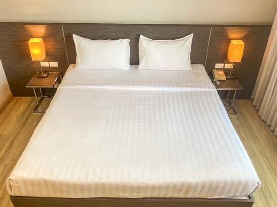 Фото Leosor Hotel