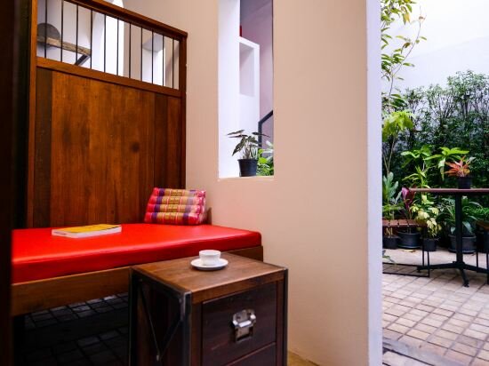 Фото Neighbor Phuthon