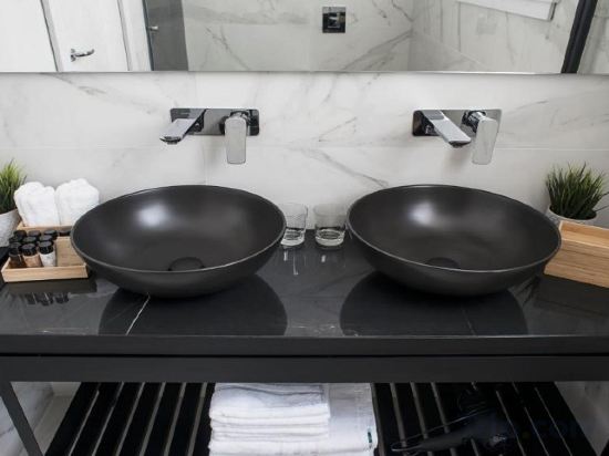 Фото The Location 