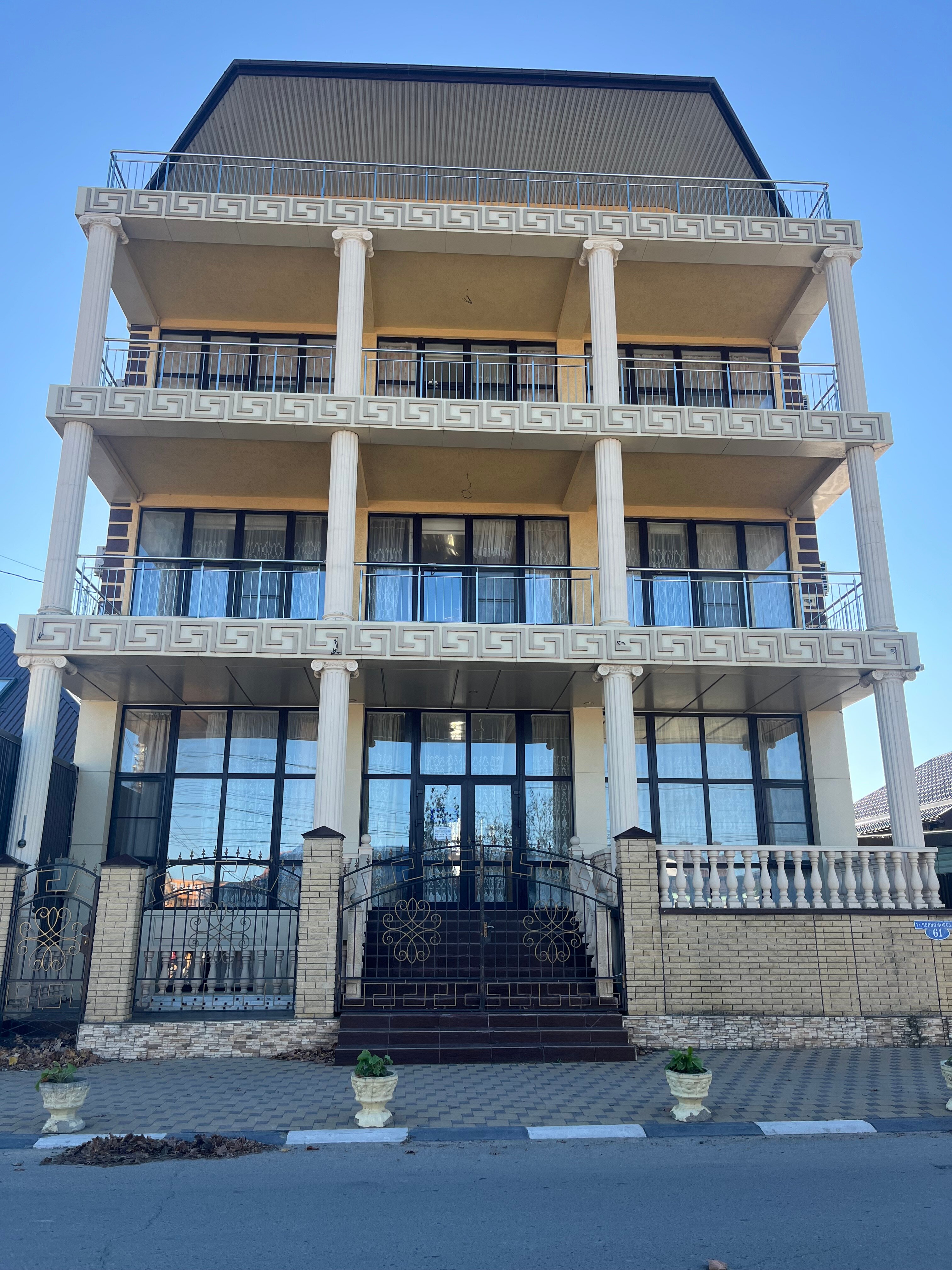 Фото отеля 1