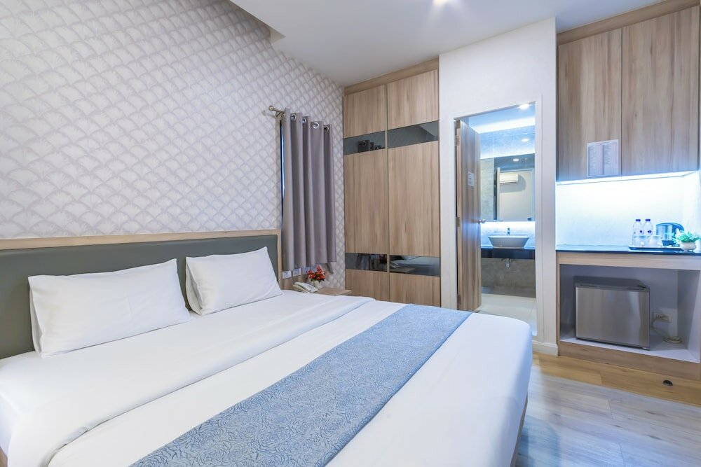 Фото Leela Orchid Hotel