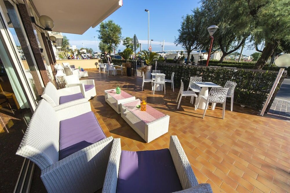 Фото Hotel Touring Misano Adriatico