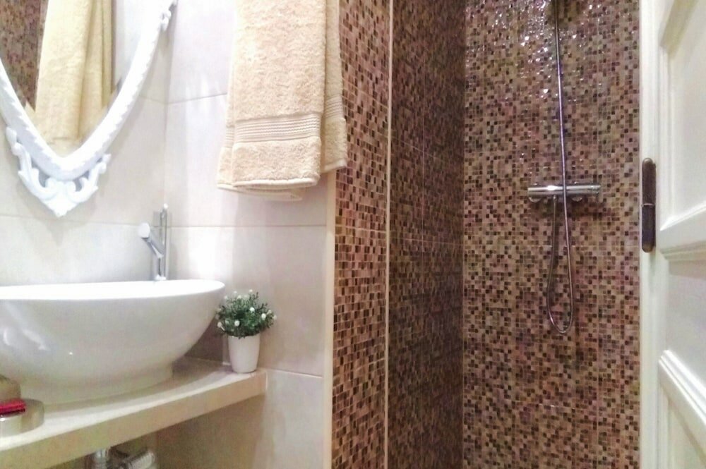 Фото Suites Inn Lagos