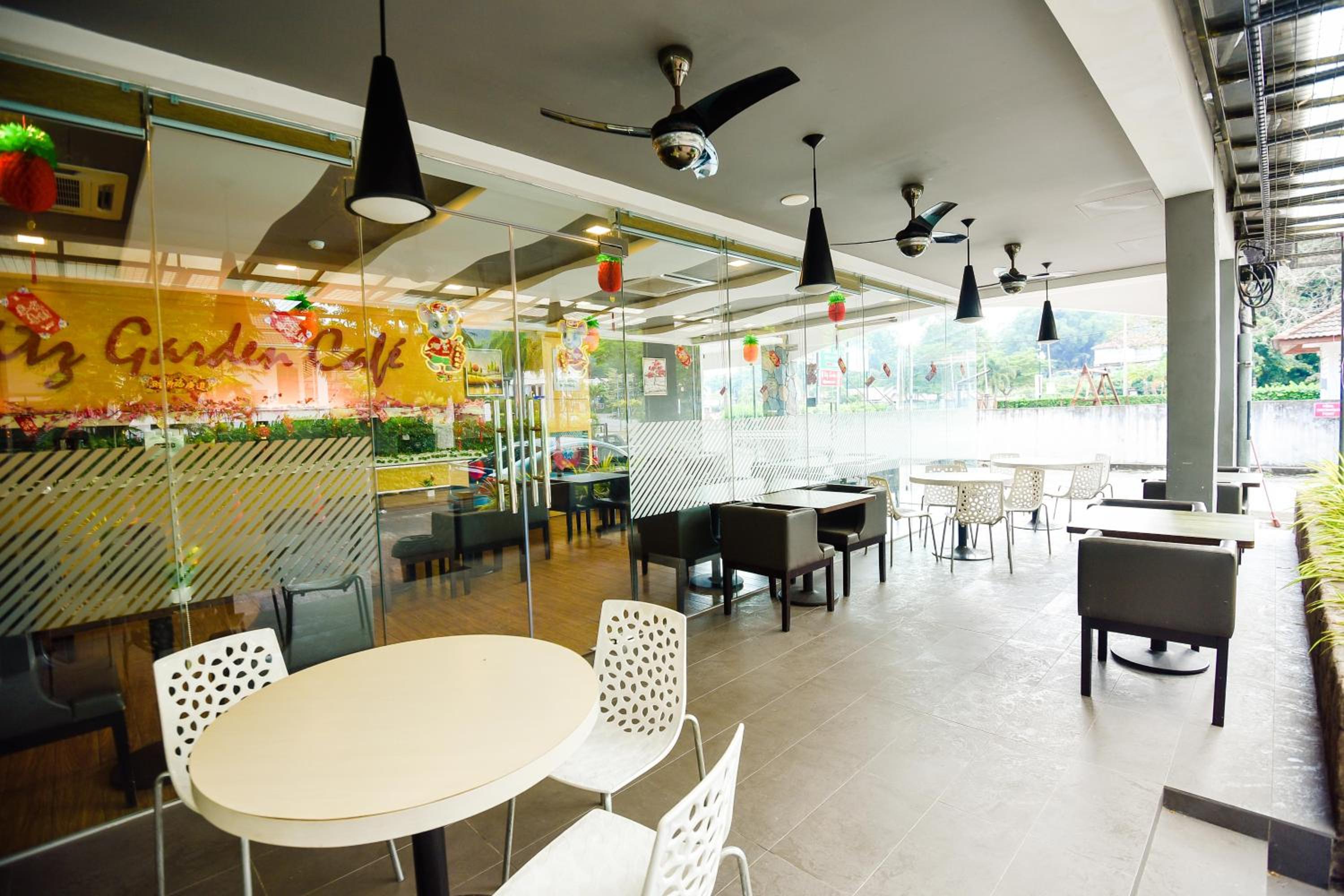 Фото Lumut Suites