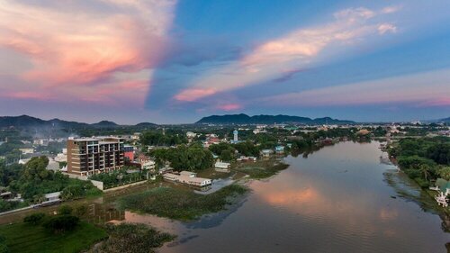 Гостиница Natee The Riverfront Hotel Kanchanaburi в Канчанабури