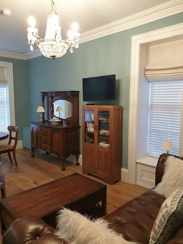 Фото Bishop's Gate Hotel