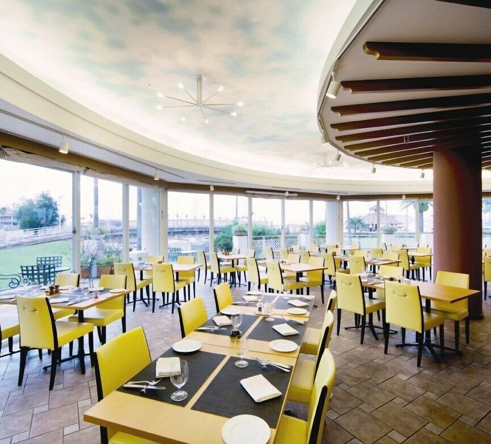 Фото Wakayama Marina City Hotel