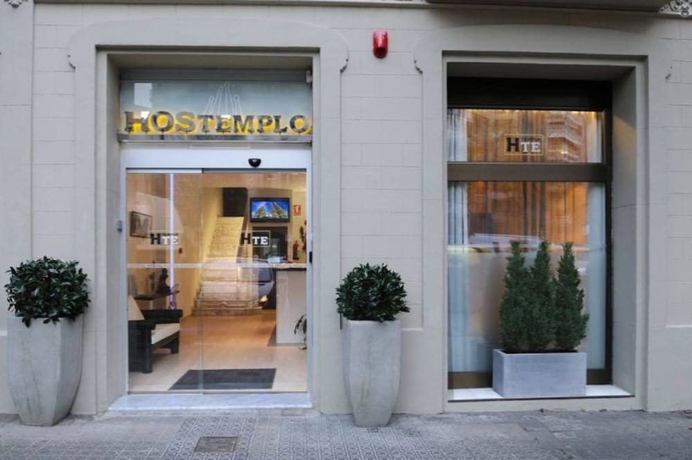 Фото Hostemplo Sagrada Familia