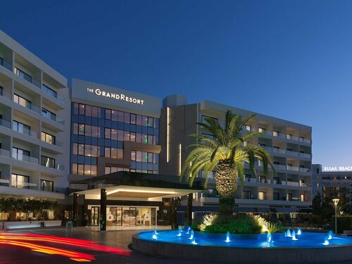 Внешний вид отеля GrandResort в Парекклисии, фото 1