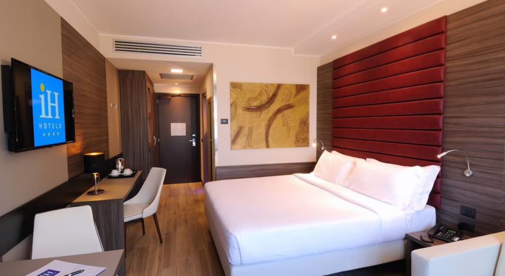 Фото IH Hotels Milano Lorenteggio
