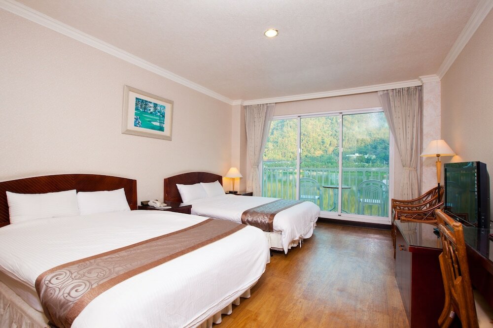 Фото Lakeside Resort Hotel