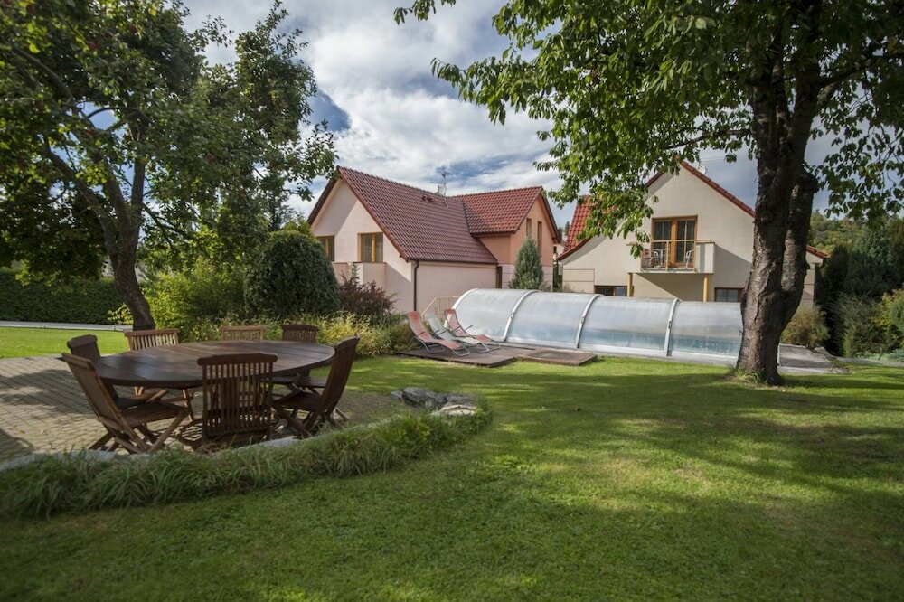 Фото Hotel Garni Pod Skalkou