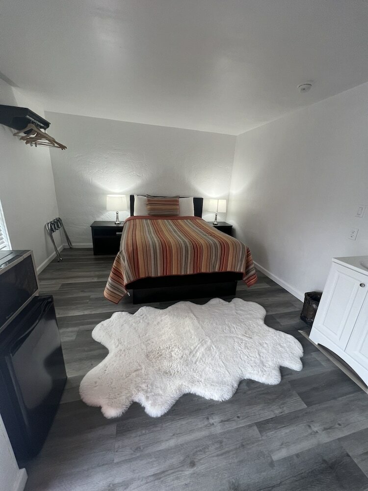 Фото Cedarwood Inn of Ashland