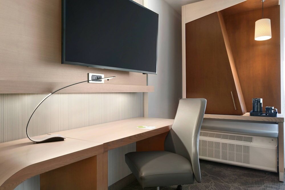 Фото Courtyard by Marriott Toronto Mississauga/West