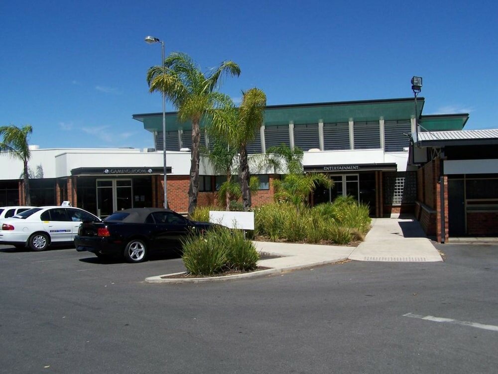 Фото Highlander Hotel Bar Kitchen Rooftop