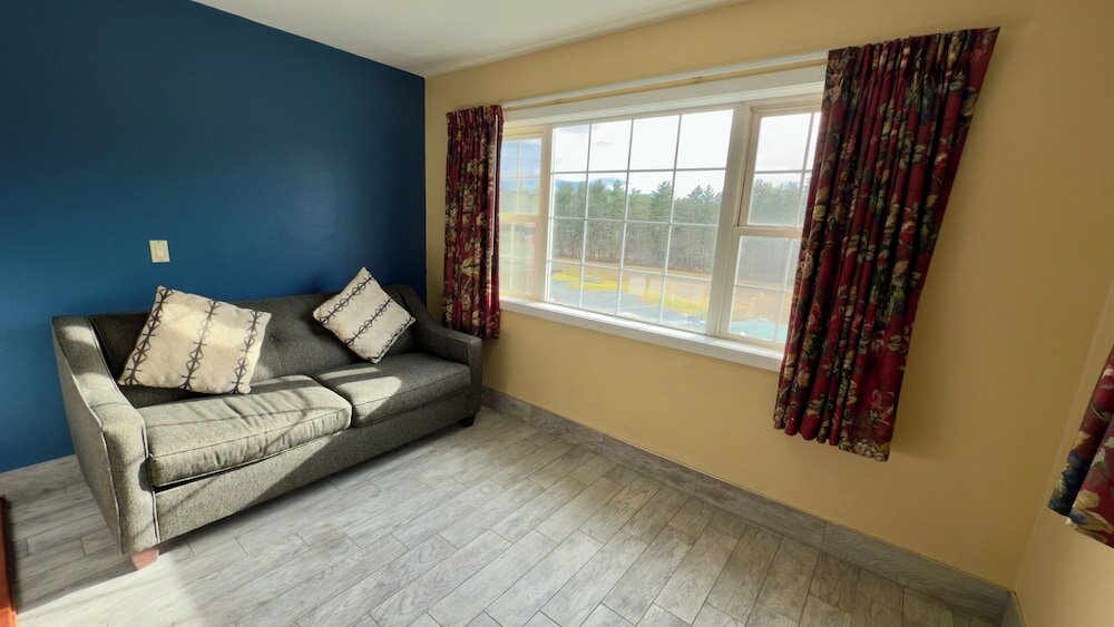 Фото Swiss Chalets Village Inn