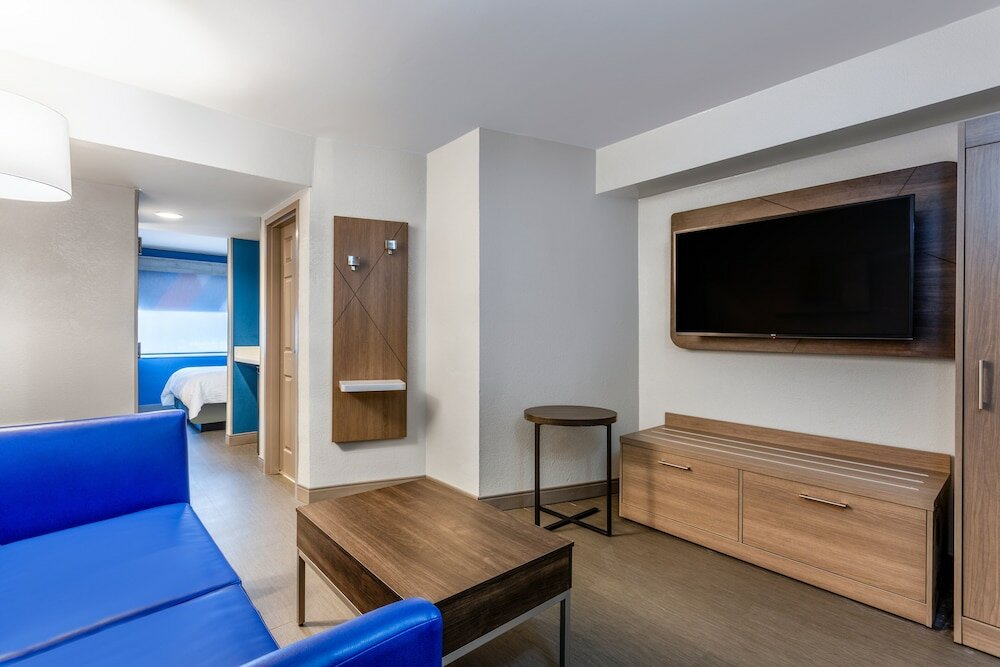 Фото Holiday Inn Express Clearwater East - Icot Center, an Ihg Hotel