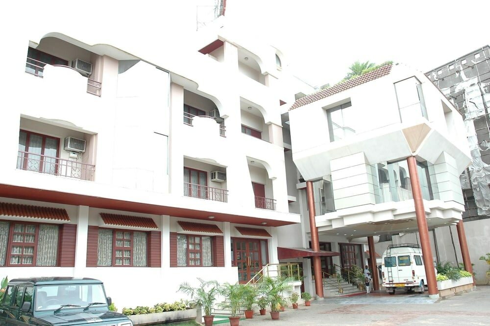 Фото Hotel Gnanam
