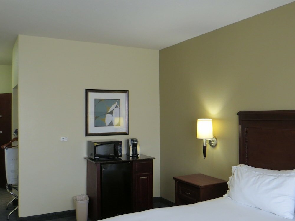 Фото Holiday Inn Express & Suites Pampa, an Ihg Hotel
