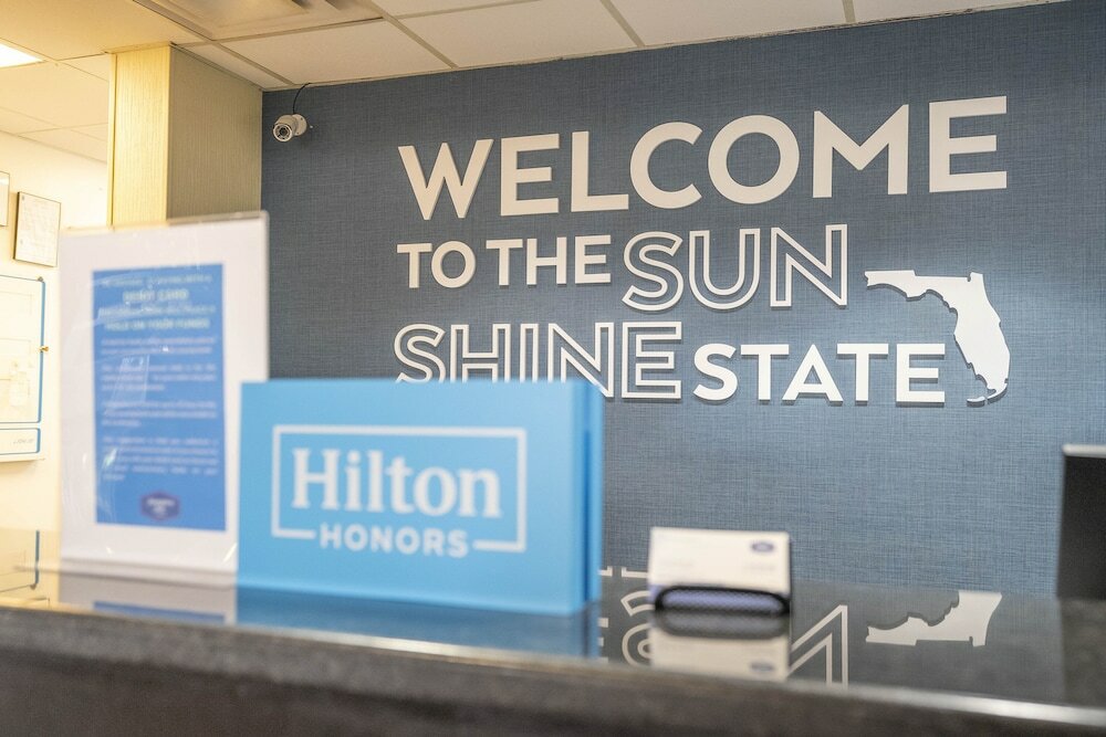 Фото Hampton Inn Spring Hill