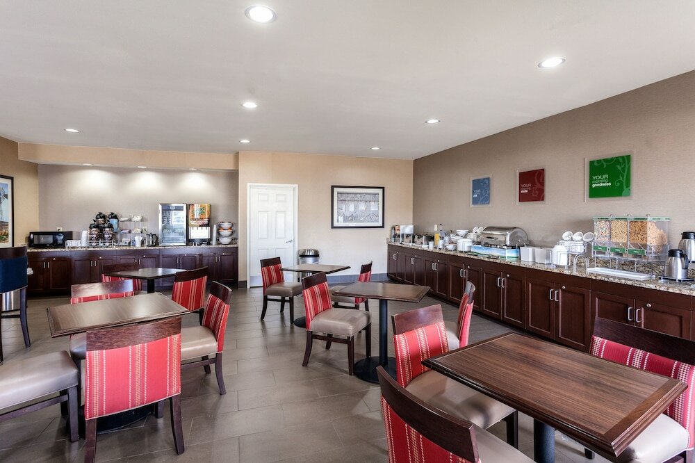 Фото Comfort Suites University