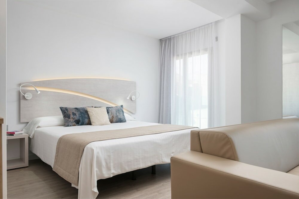 Фото Llaut Boutique Hotel