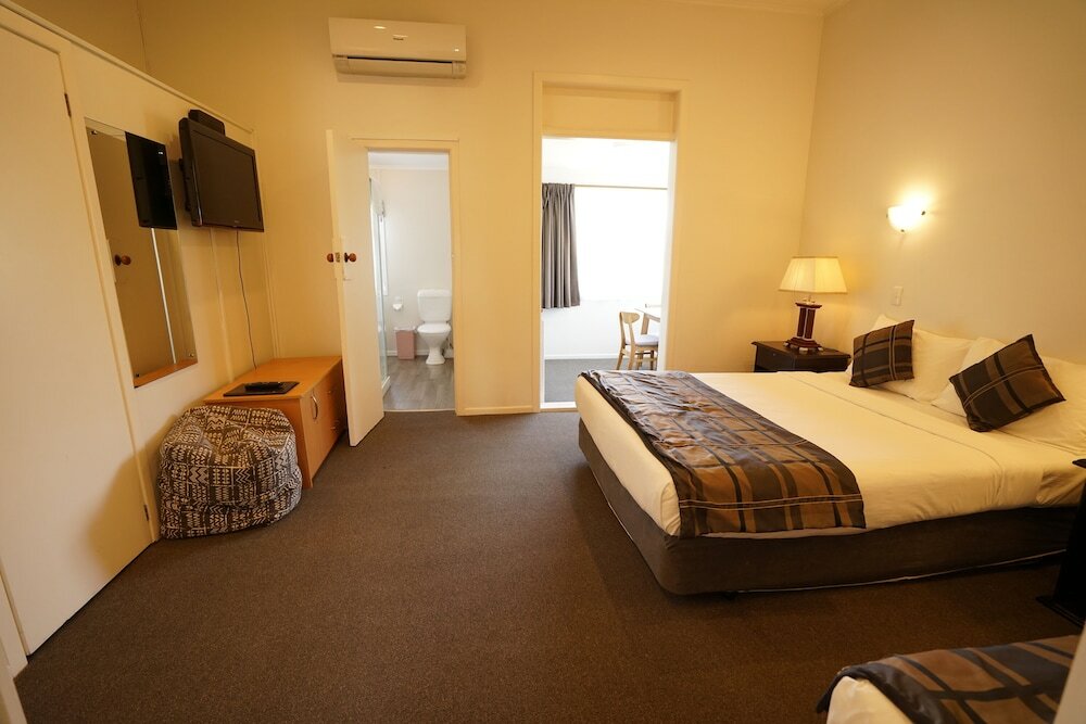 Фото Alpers Lodge & Conference Centre