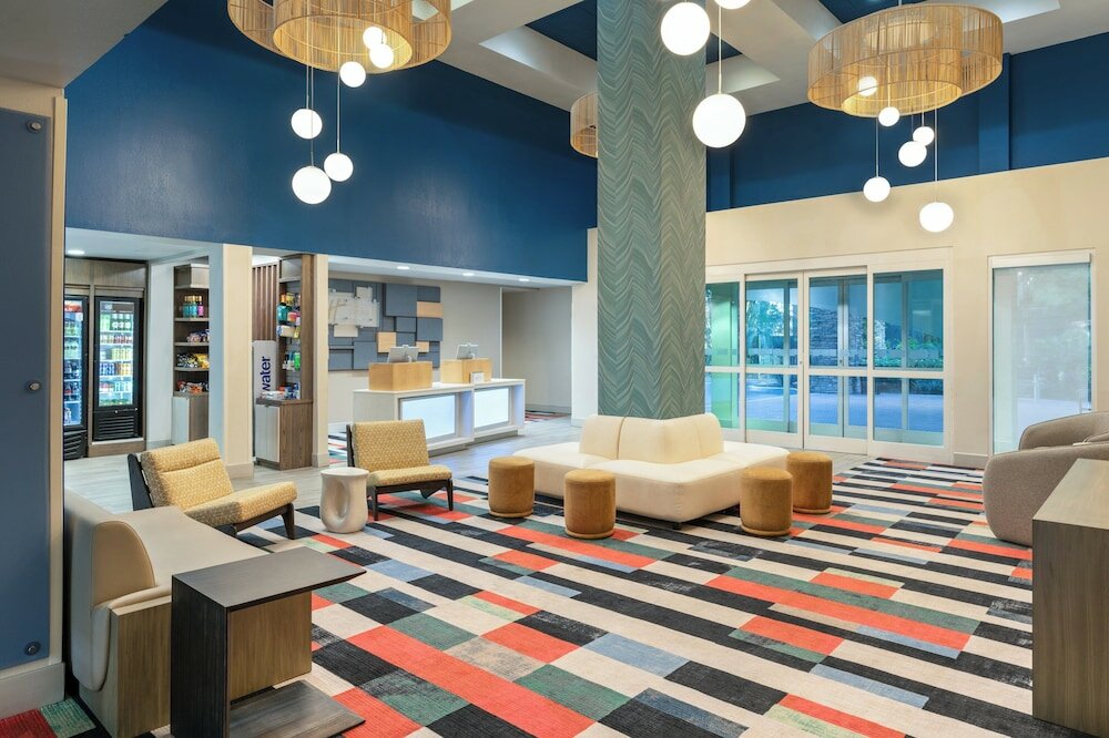 Фото Holiday Inn Express & Suites Orlando International Airport