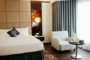 Central Luxury Ha Long Hotel (Block H29, Hoang Quoc Viet Street, Hung Thang Ward, Ha Long), hotel