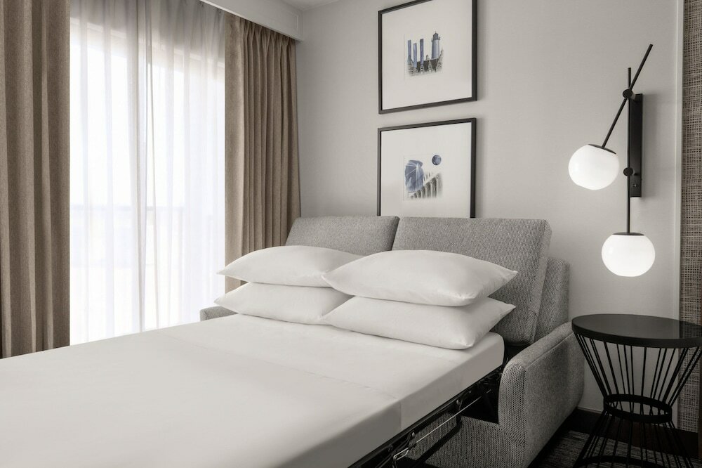 Фото Sheraton Milwaukee Brookfield Hotel