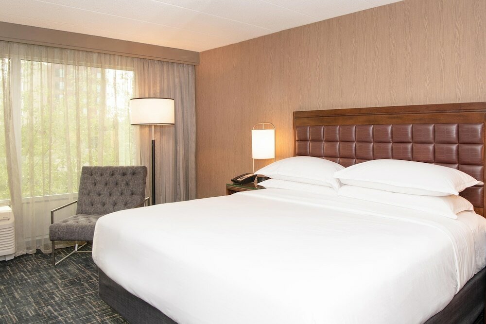 Фото Sheraton Ann Arbor Hotel