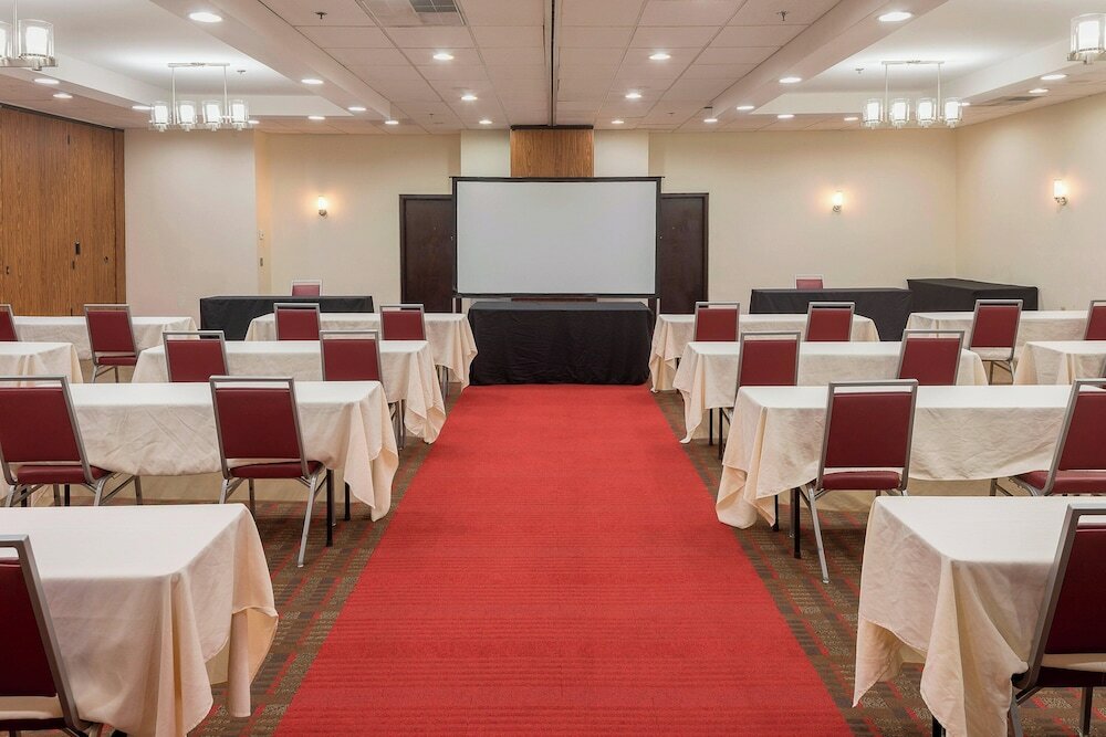 Фото Four Points by Sheraton Asheville Downtown