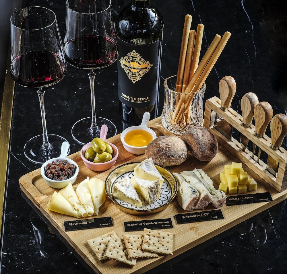 Фото The Emperor Hotel