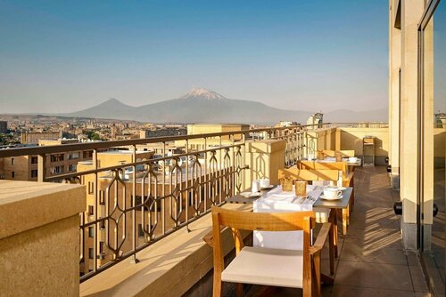 Гостиница The Alexander a Luxury Collection Hotel Yerevan в Ереване
