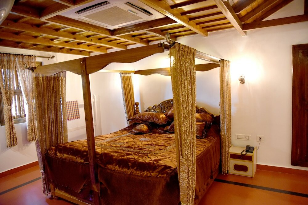 Фото Sharada International Hotel