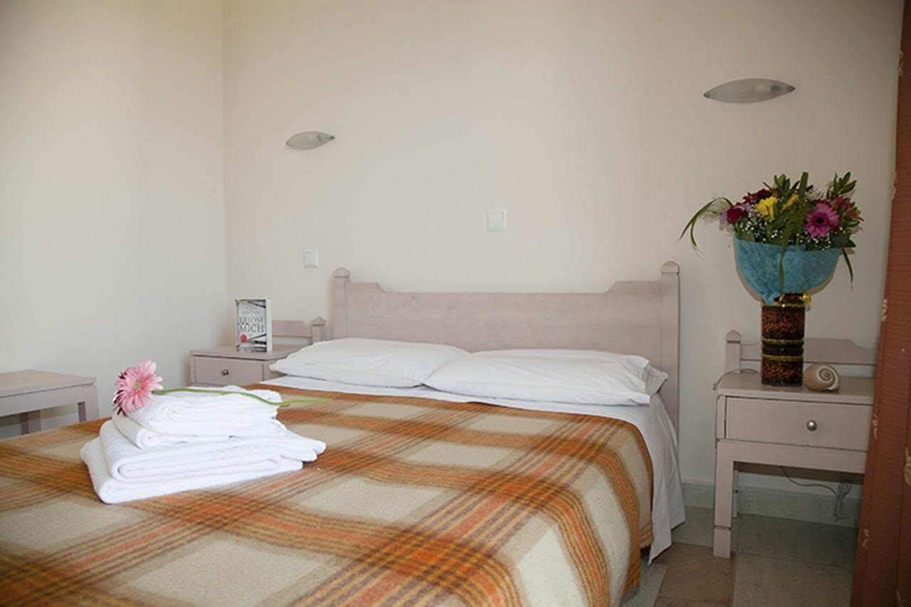 Фото Theonia Hotel